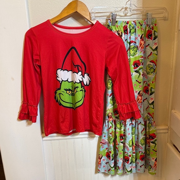 Other - Little girls Grinch boutique set.